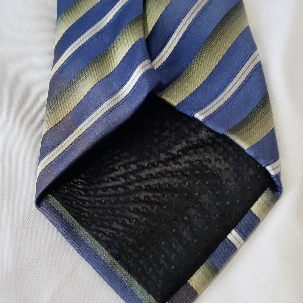 Geoffrey Breene tie 100% silk